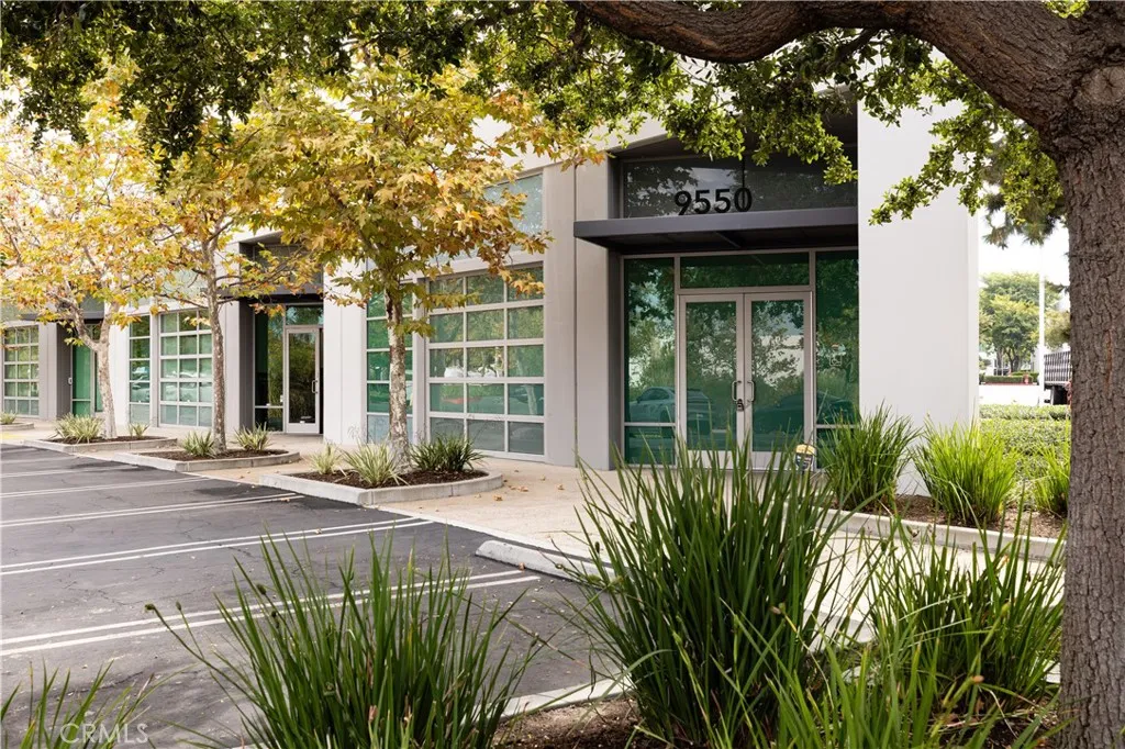 Irvine, California 91618, United States, ,Commercial,Active,233033