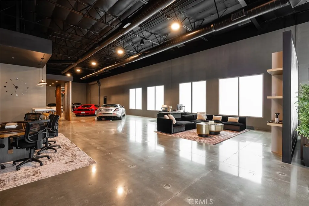 Irvine, California 91618, United States, ,Commercial,Active,233033