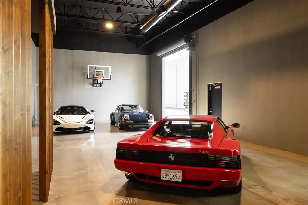 Irvine, California 91618, United States, ,Commercial,Active,233033