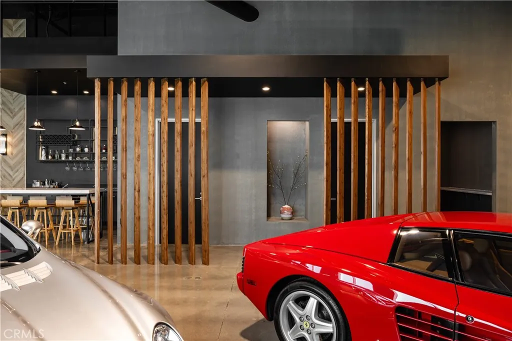 Irvine, California 91618, United States, ,Commercial,Active,233033