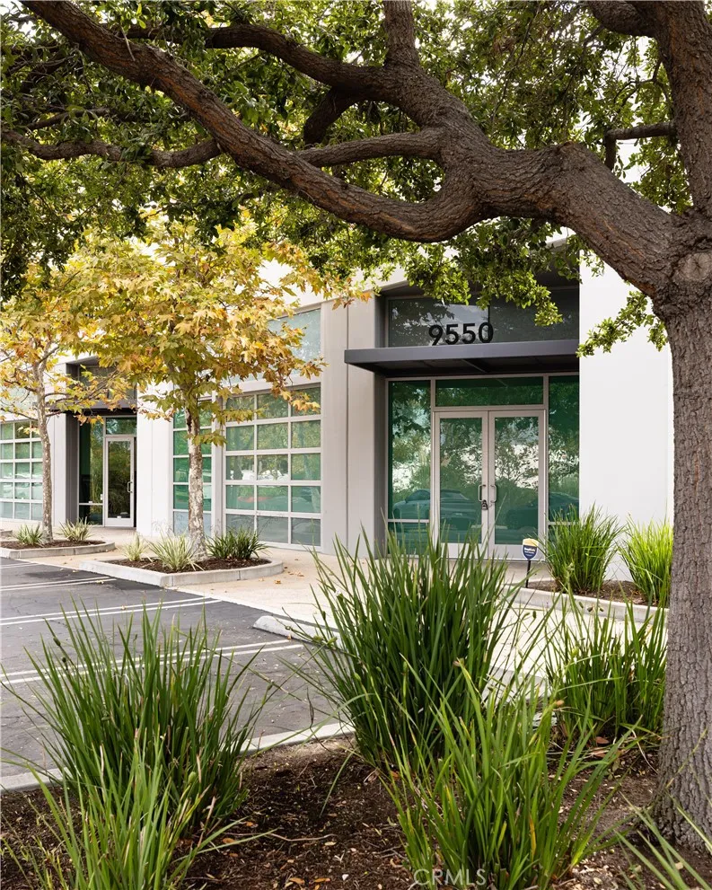 Irvine, California 91618, United States, ,Commercial,Active,233033