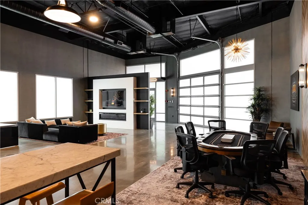 Irvine, California 91618, United States, ,Commercial,Active,233033