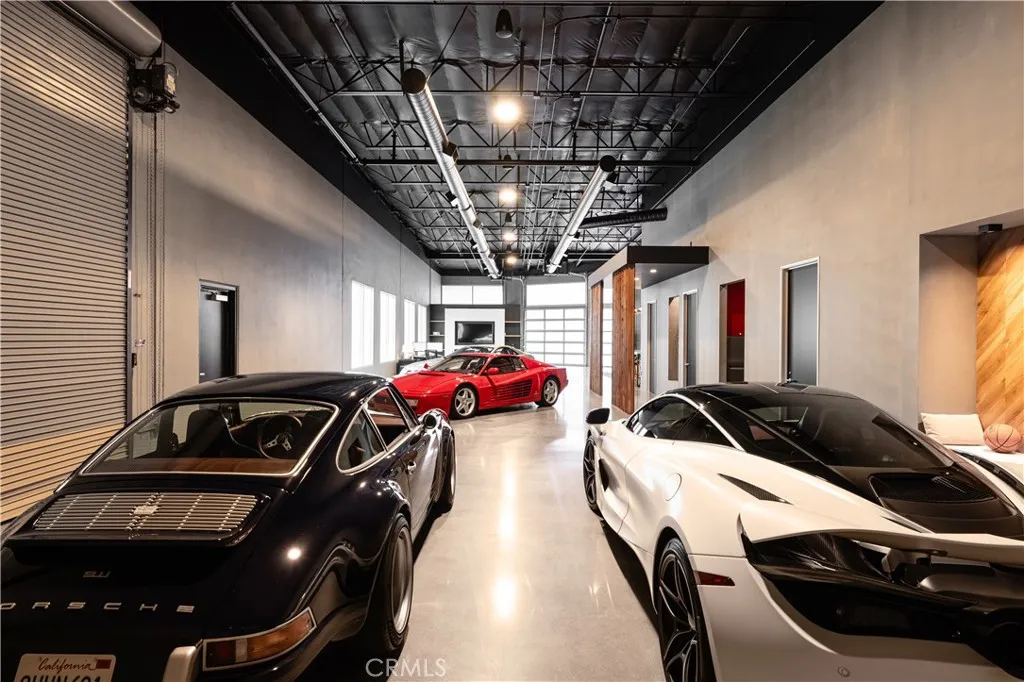 Irvine, California 91618, United States, ,Commercial,Active,233033