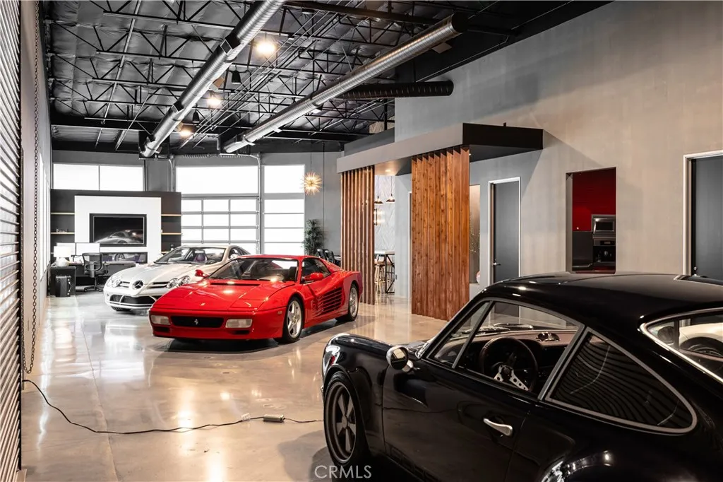 Irvine, California 91618, United States, ,Commercial,Active,233033