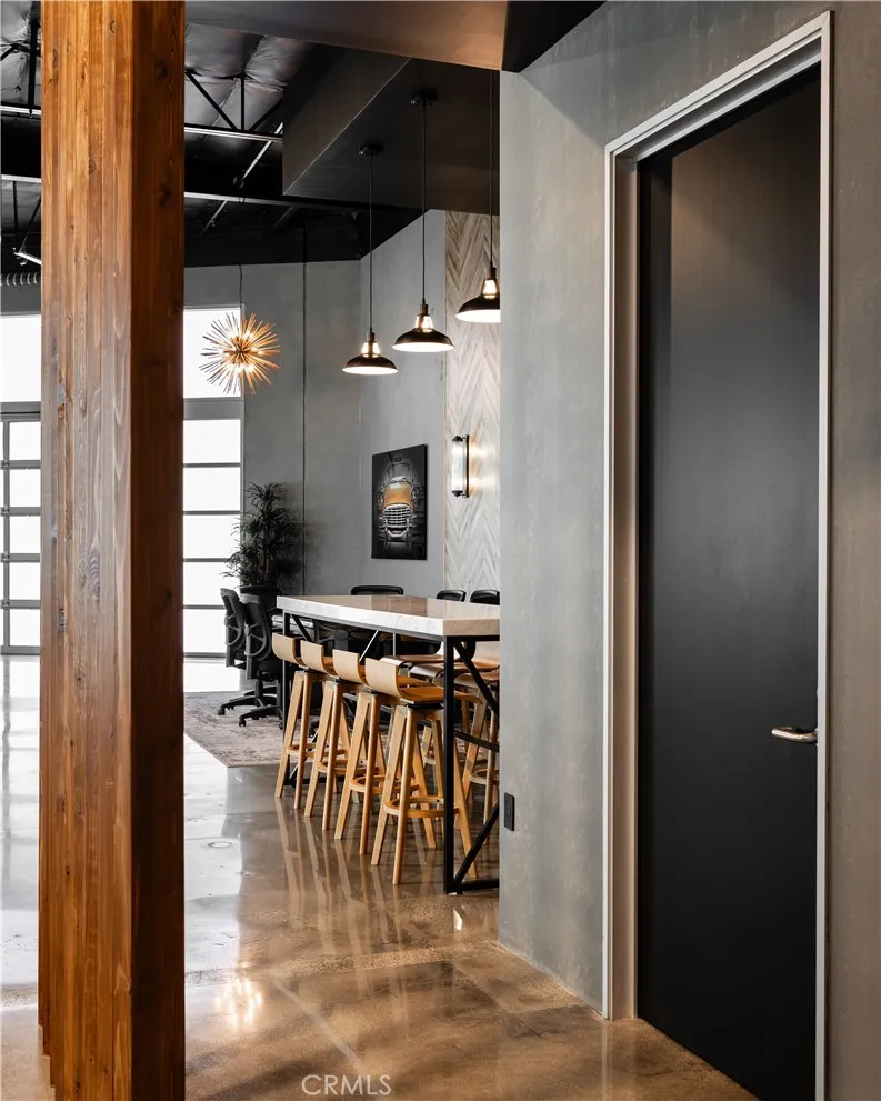 Irvine, California 91618, United States, ,Commercial,Active,233033