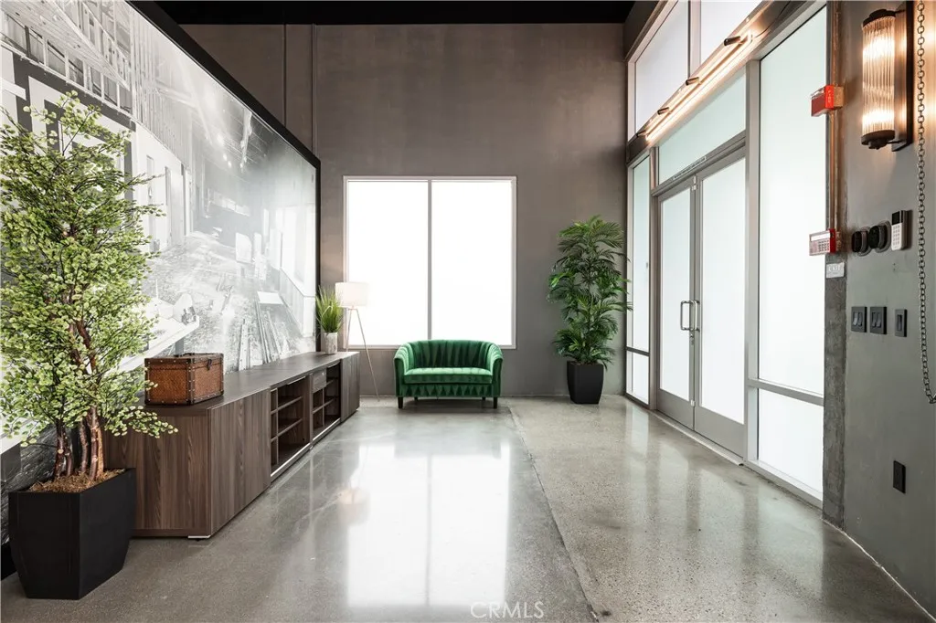 Irvine, California 91618, United States, ,Commercial,Active,233033