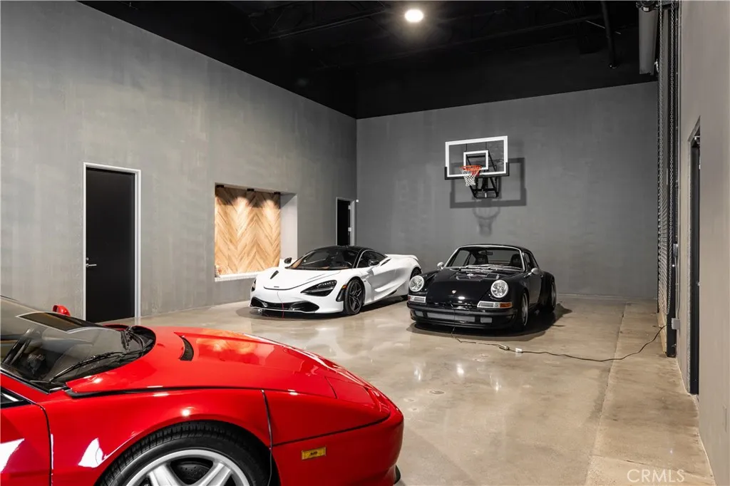 Irvine, California 91618, United States, ,Commercial,Active,233033