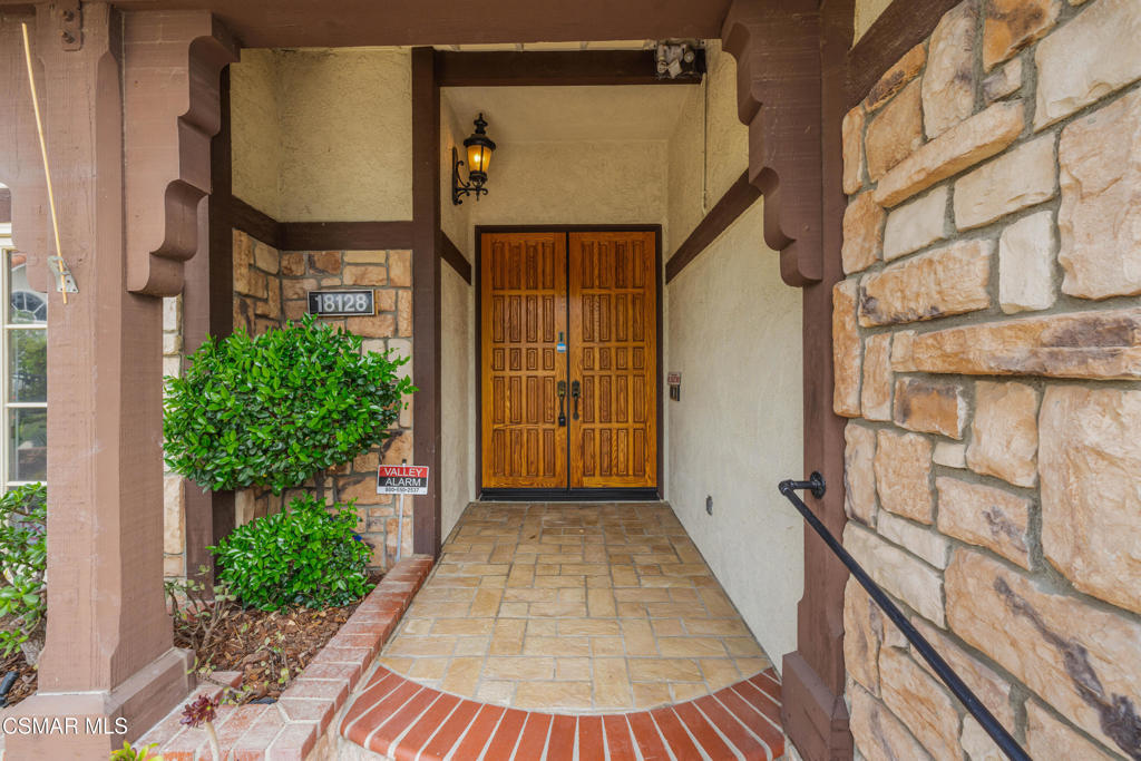 18128 Sandringham Court