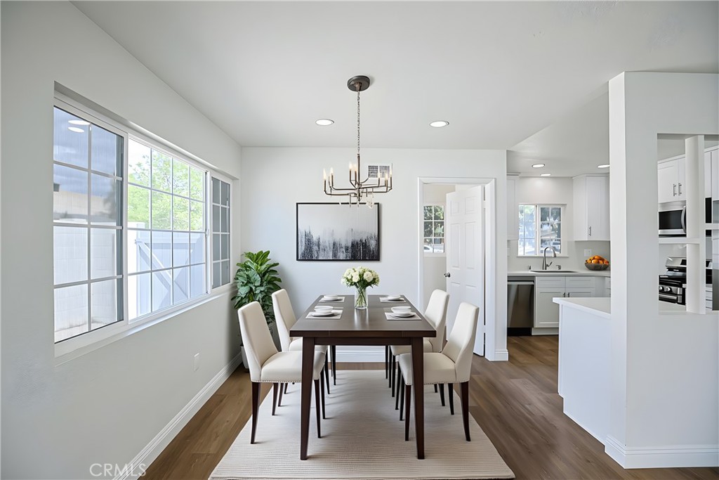 1313 N Crestlane