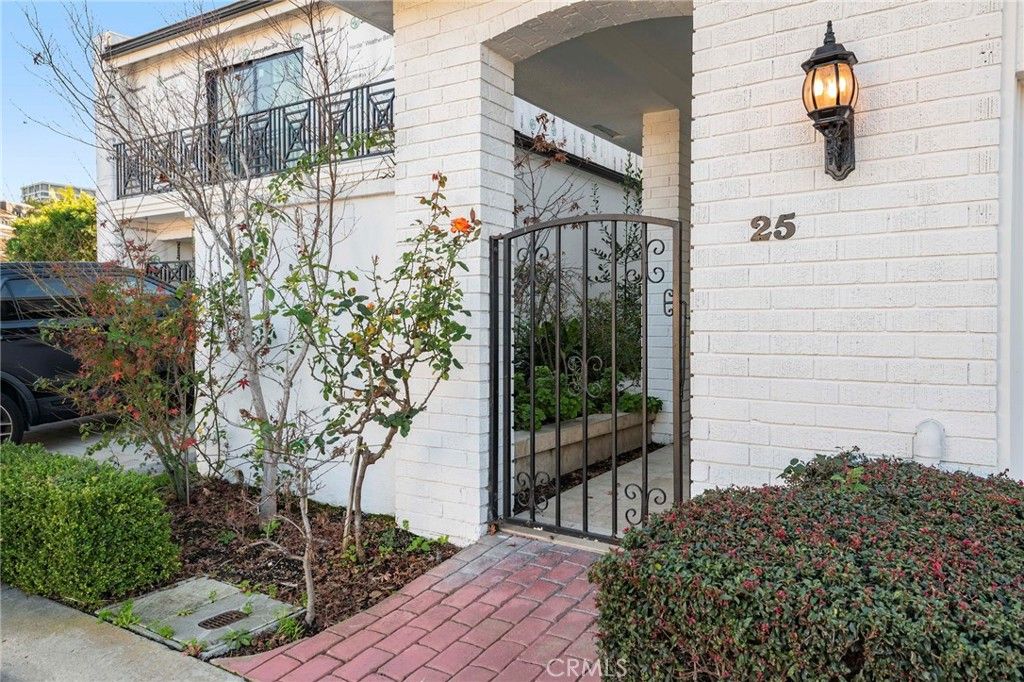 Photo of 25 Rue Grand Ducal, Newport Beach, CA 92660 (MLS # NP26010550)