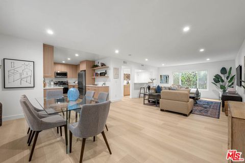 Photo of 5301 Yarmouth Avenue #2, Encino, CA 91316 (MLS # 26789853)