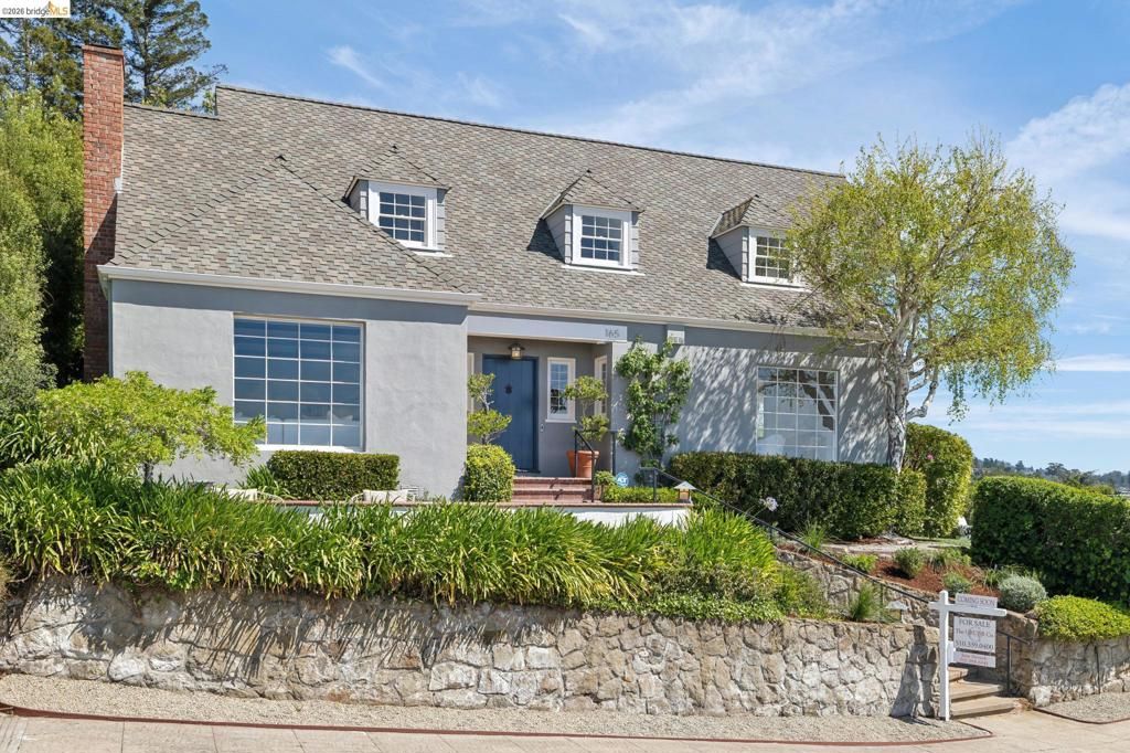 Photo of 165 Bell Ave Ave, Piedmont, CA 94611 (MLS # 41128870)