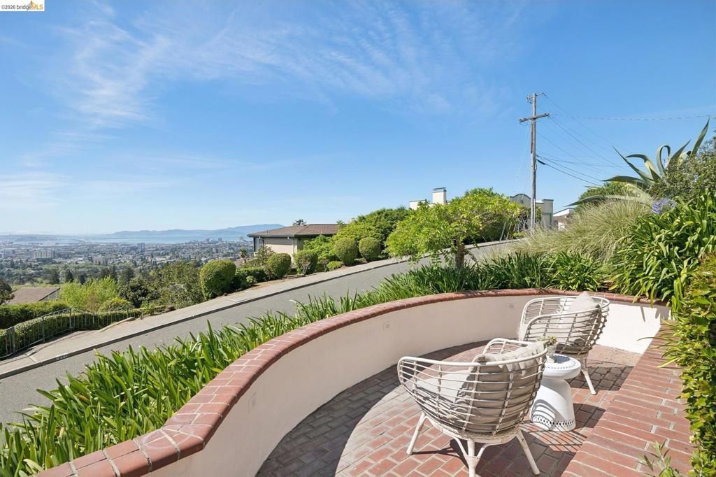 Photo of 165 Bell Ave Ave, Piedmont, CA 94611 (MLS # 41128870)