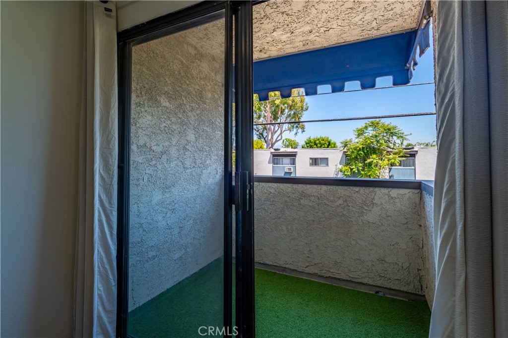 18530 Hatteras Street 209