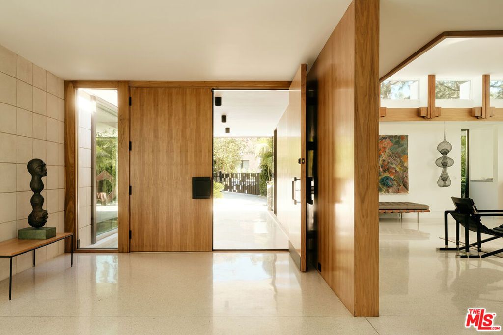Photo of 1061 Loma Vista Drive, Beverly Hills, CA 90210 (MLS # 25535231)
