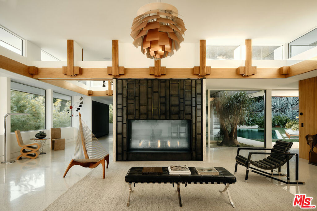 1061 Loma Vista Drive