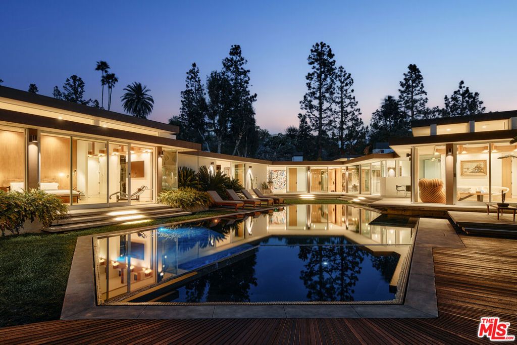 Photo of 1061 Loma Vista Drive, Beverly Hills, CA 90210 (MLS # 25535231)