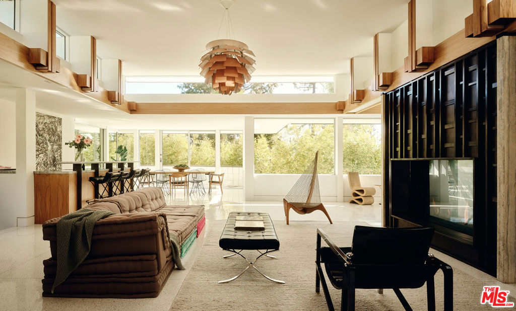 1061 Loma Vista Drive