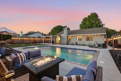 Photo of 2060 Evelyns Drive, Hollister, CA 95023 (MLS # ML82046472)