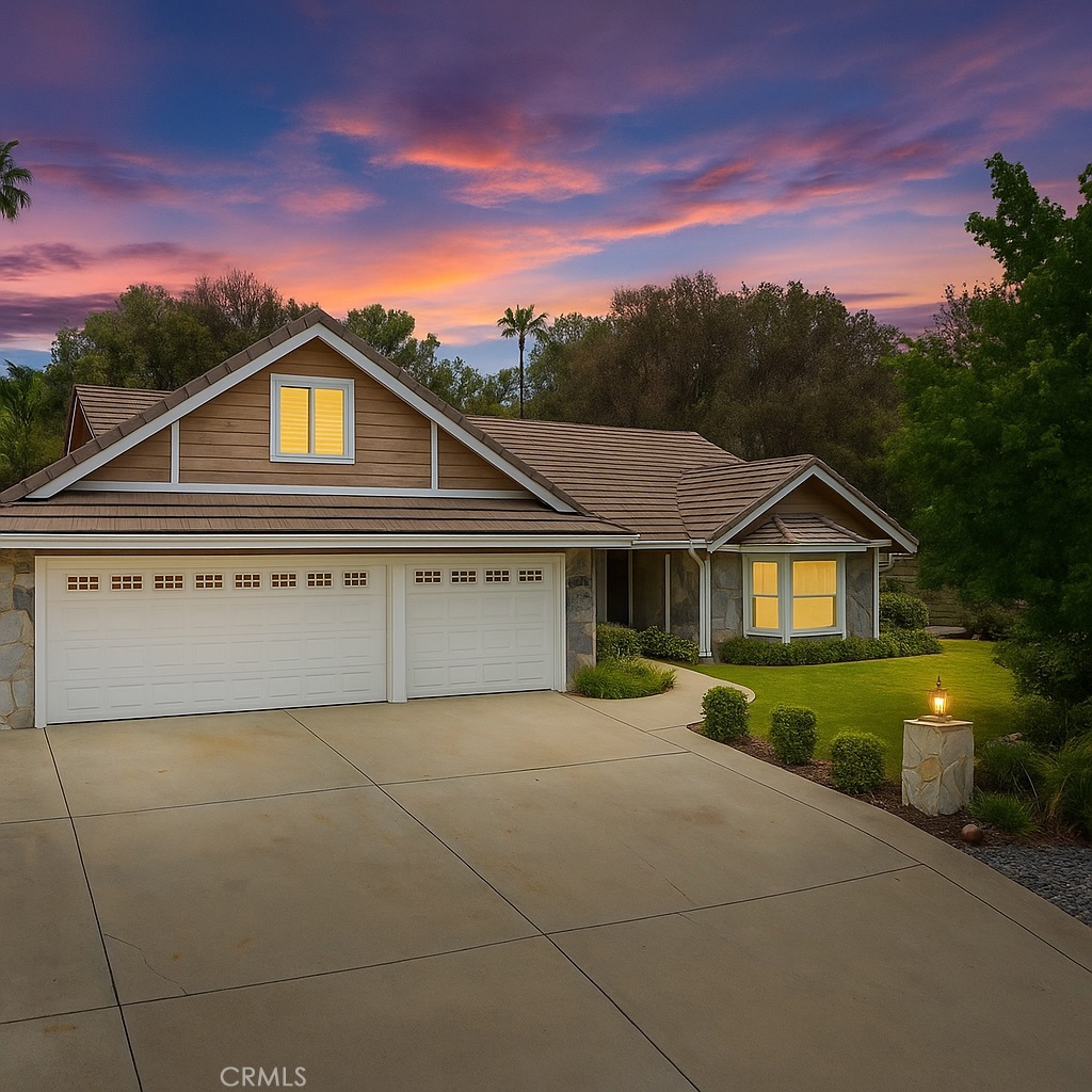 5825 Paseo De La Cumbre