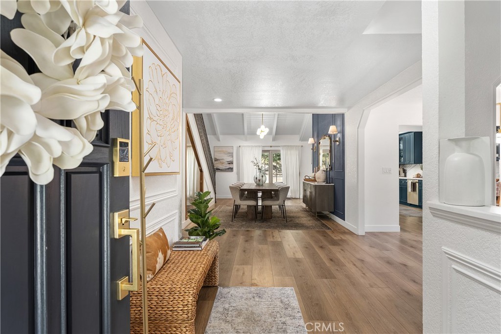 5825 Paseo De La Cumbre