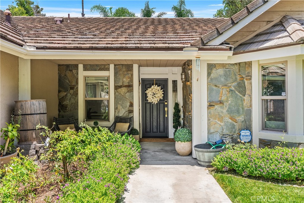 5825 Paseo De La Cumbre