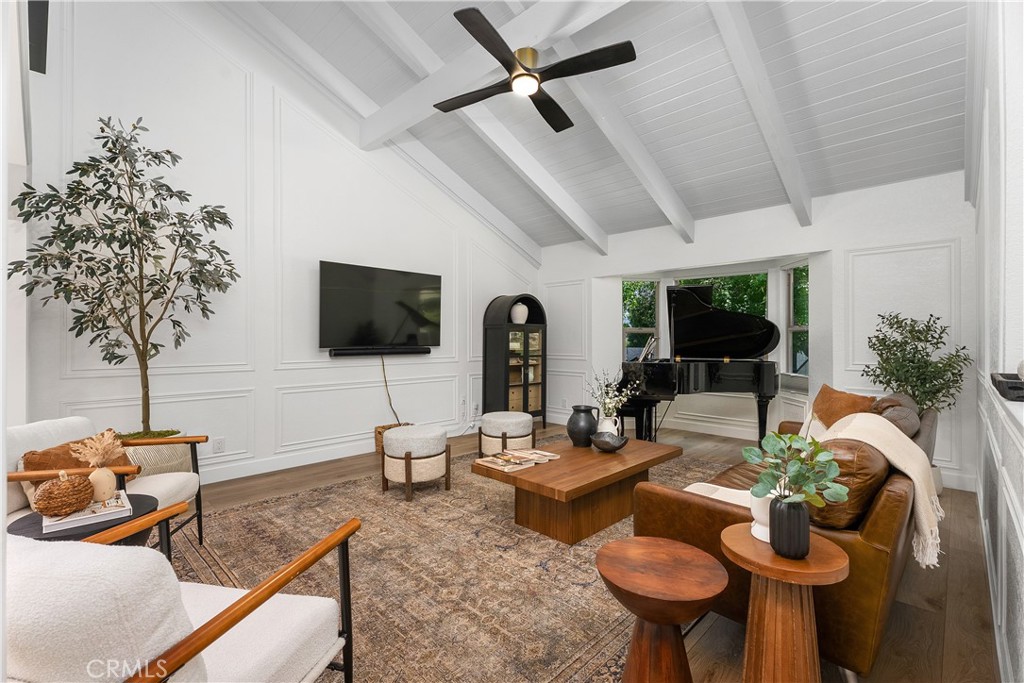 5825 Paseo De La Cumbre
