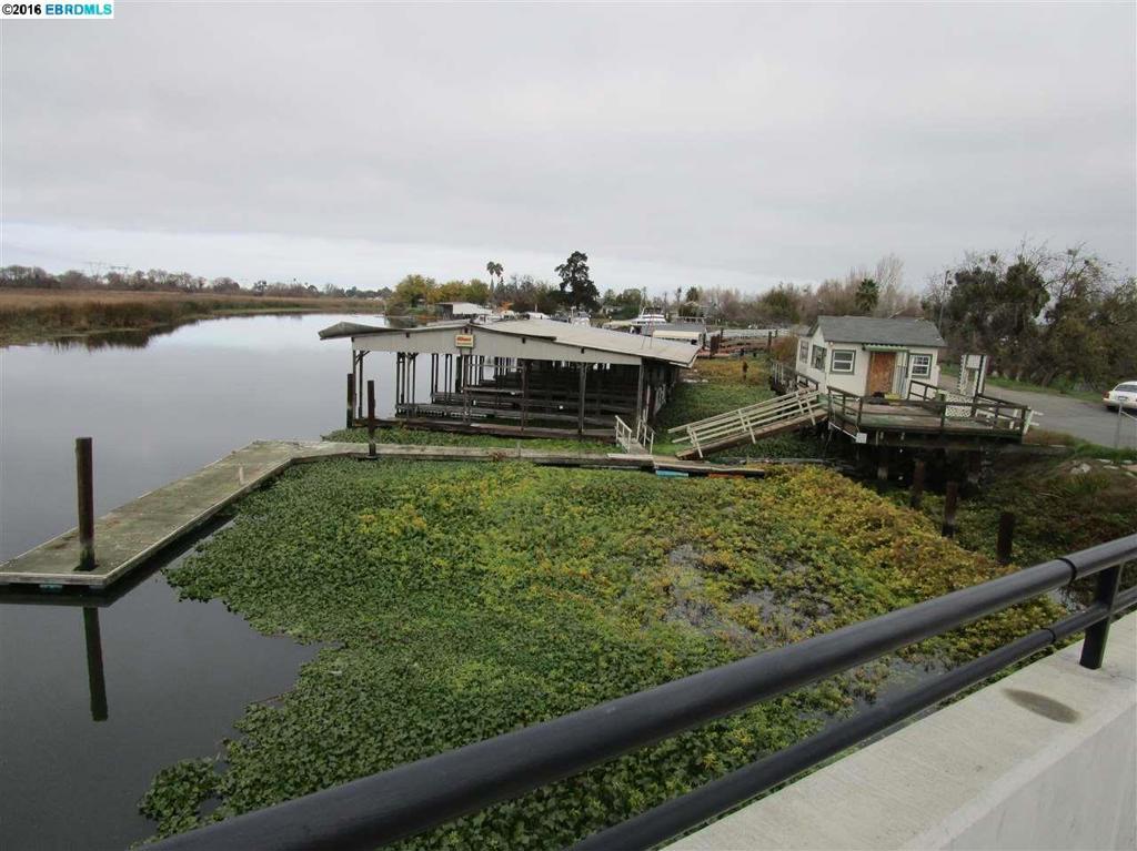 Medium sized commercial marina and commercial lot. In the past the property has been used as a yacht brokerage. Property consists of the marina and it extends down to the Mexican restaurant's parking lot.