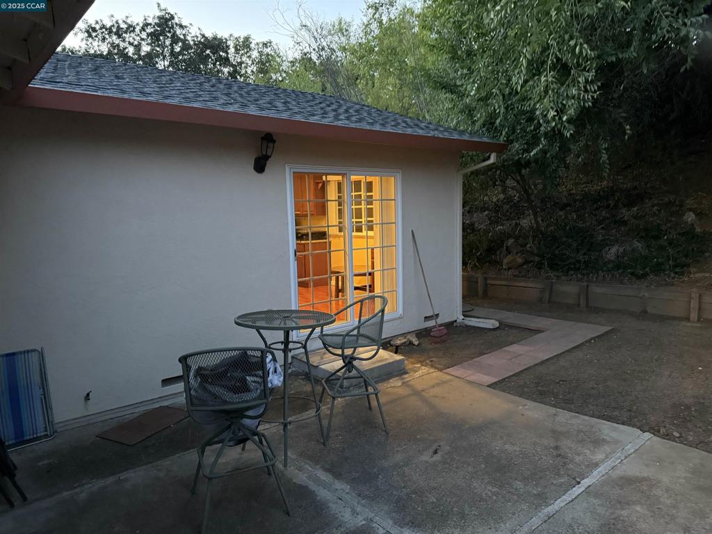 Looking for a clean, cozy, and quiet place to call home? This beautifully maintained and spacious studio is your new home to unwind and relax, just minutes from the shopping center and park. Located near Clayton and Walnut Creek. The studio has a large bathroom with shower and bath, a large walk-in closet, and a kitchenette. The studio includes a full-sized refrigerator, a dishwasher, perfect for long-term tenant. ?? Rent Includes: ? High-Speed Wi-Fi ? PGE, Water, Garbage ? Street parking ??? Other Features: • Central heat & A/C, • Separate entry, semi-private side yard • Mt. Diablo view • On-site laundry ?? Lease Terms: Yearly lease, then month-to-month or long-term options available. Non-smokers only. Single or double occupancy. Security Deposit $1,750. ?? Application form and relevant documents include: 2 years tax returns, 2 pay period’s pay stubs, copy of 2 months bank statements