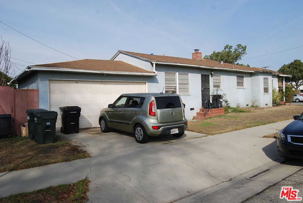 101 W Victoria Avenue