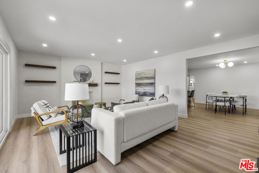 1315 Ameluxen Avenue