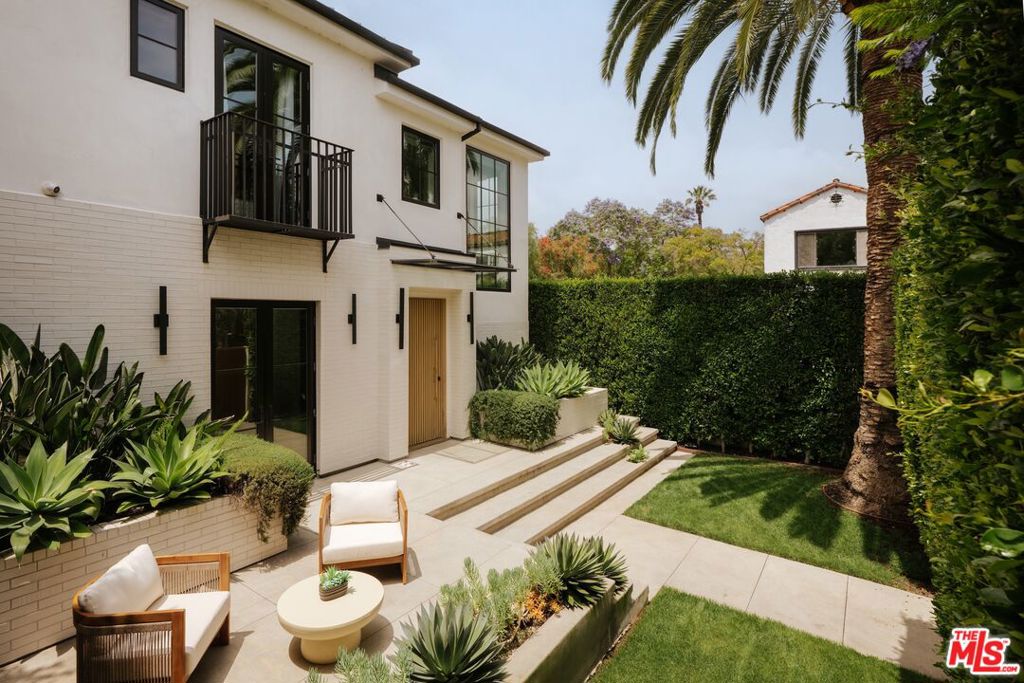 469 N Sweetzer Avenue