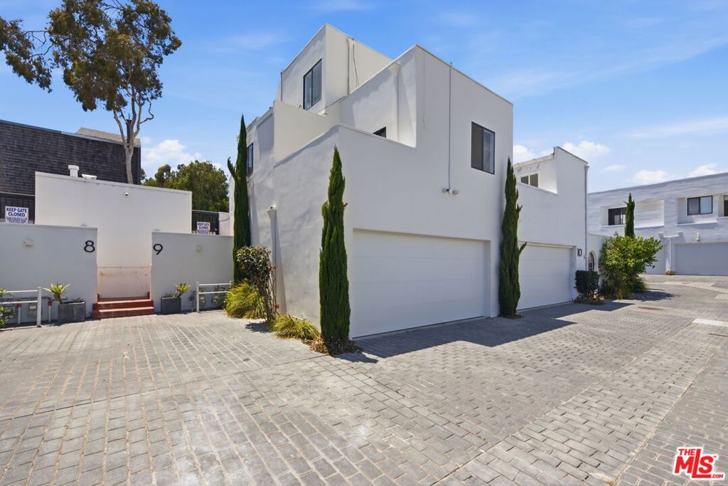 29221 Heathercliff Road 9, Malibu CA 90265