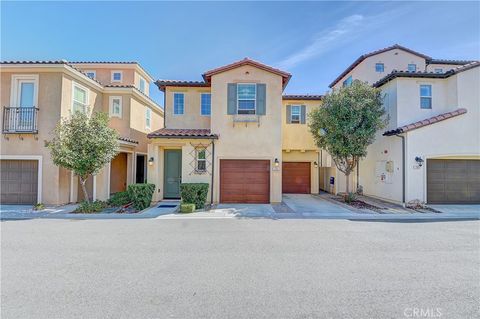 Photo of 209 Calle Belleza, Lake Forest, CA 92630 (MLS # OC25220034) Photo of 209 Calle Belleza, Lake Forest, CA 92630 (MLS # OC25220034)