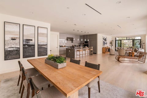 Photo of 425 N Palm Drive #402, Beverly Hills, CA 90210 (MLS # 26908743)