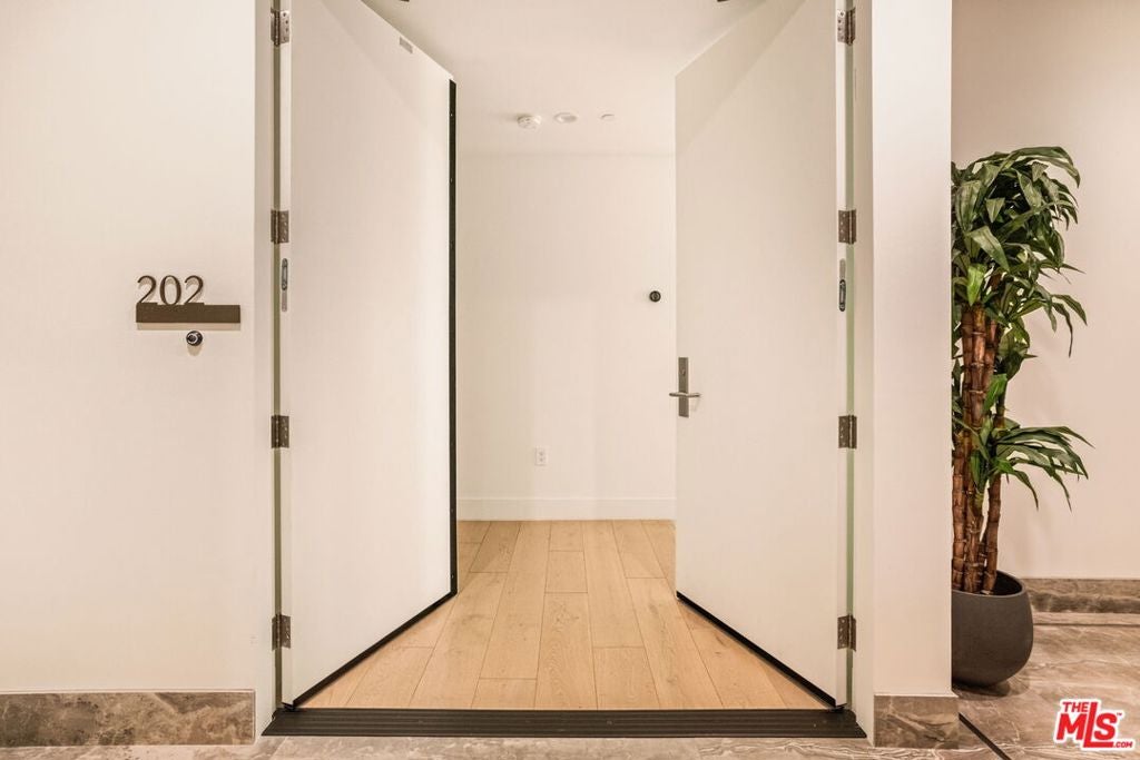 Photo of 425 N Palm Drive #402, Beverly Hills, CA 90210 (MLS # 26908743)
