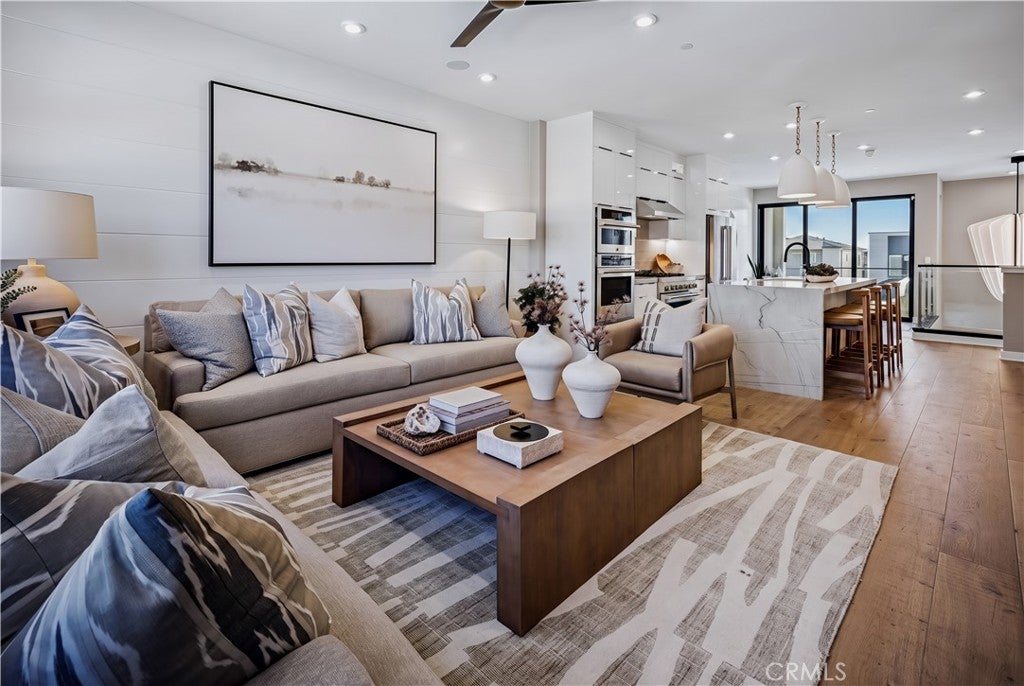 105 Sawtelle, Irvine CA 92618 - Photo 1