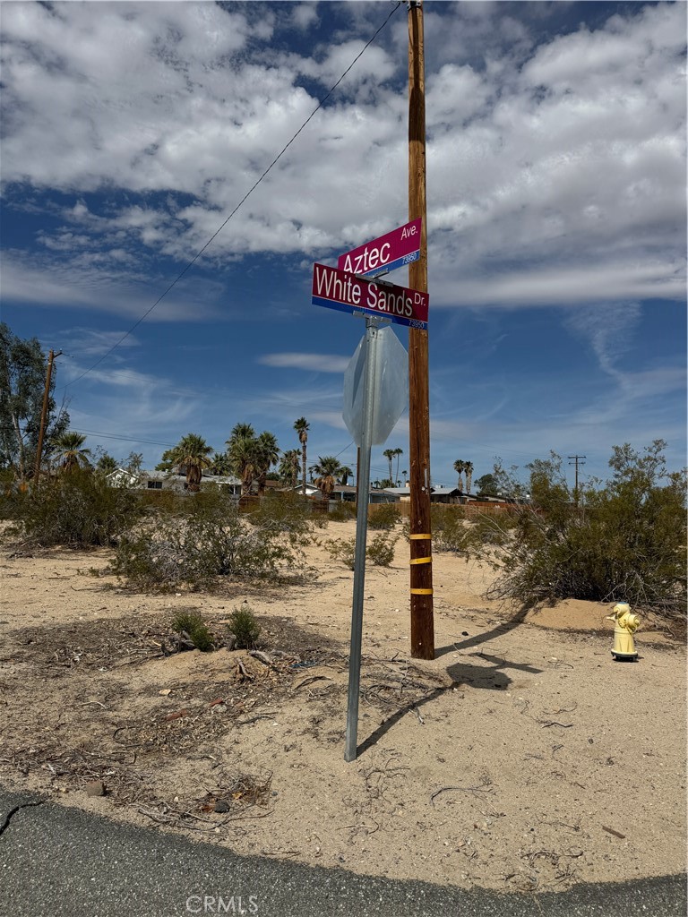 THREE BIG LOTS ON THE CORNER OF WHITE SANDS AND AZTEC. SELLING AS A PACKAGE - VALUE IS $30,000 EACH,
WILL YOU PAY $23,000 EACH? NEAR LUCKY PARK AND JOSHUA TREE NATIONAL PARK ENTRANCE.
APN 0621-171-06, 0621-171-07, 0621-171-08