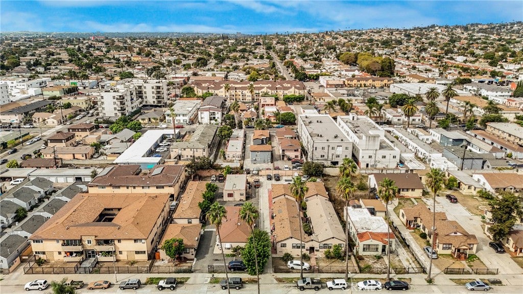 6401 S Victoria