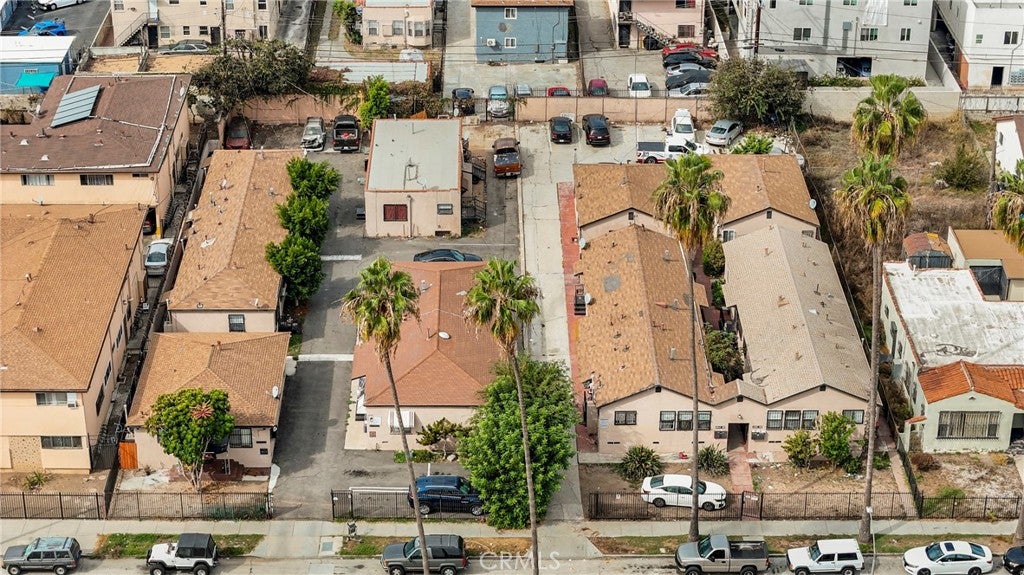6401 S Victoria