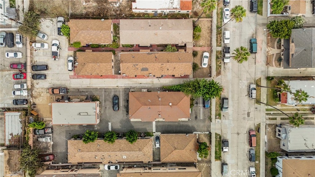 6401 S Victoria