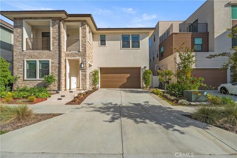 Photo of 370 Sawbuck, Irvine, CA 92618 (MLS # OC26005096)