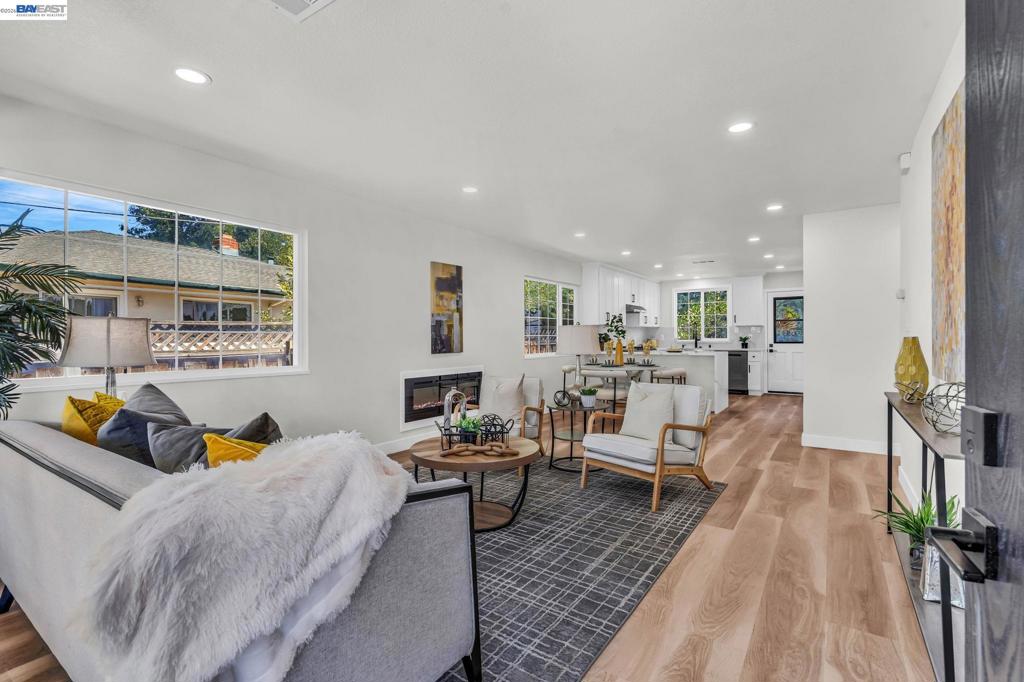 4708 Portola Dr