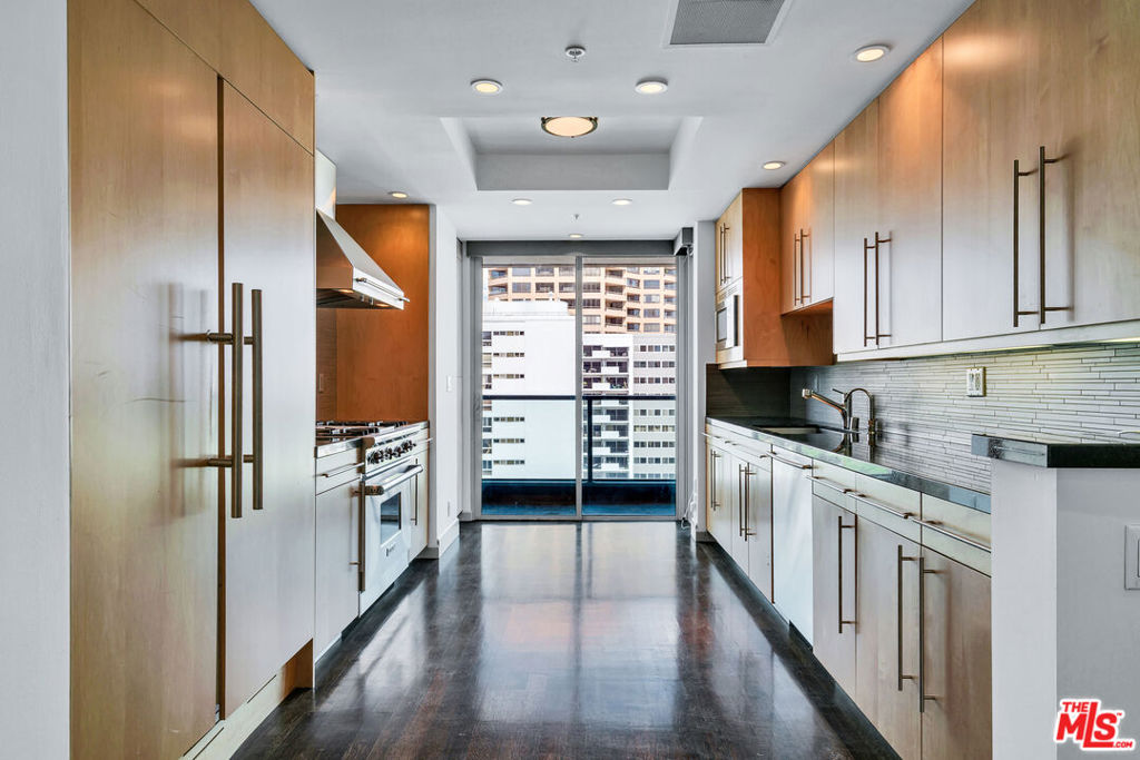 10490 Wilshire Boulevard 1005