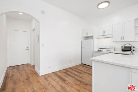 Tiny photo for 1440 VETERAN Avenue #546, Los Angeles, CA 90024 (MLS # 25607257)