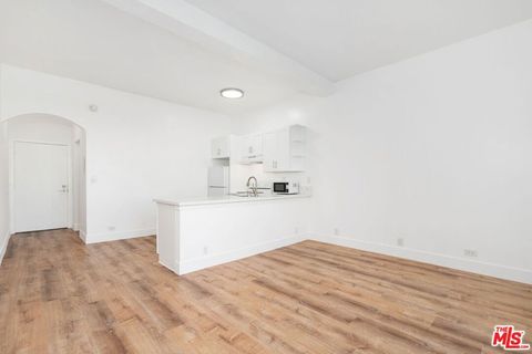 Tiny photo for 1440 VETERAN Avenue #546, Los Angeles, CA 90024 (MLS # 25607257)