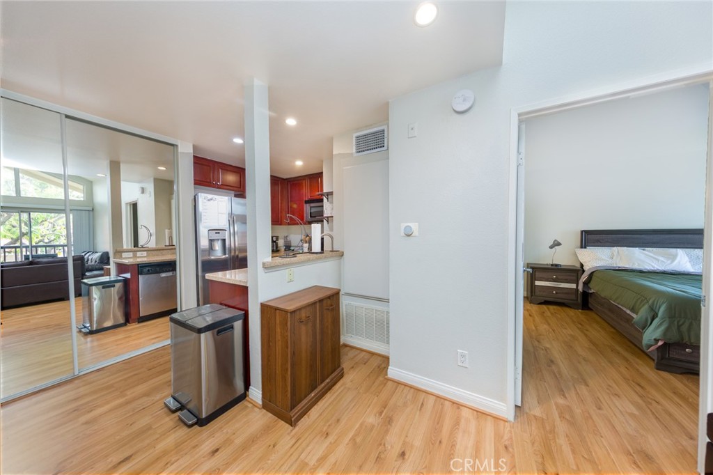 5535 Canoga Avenue 207