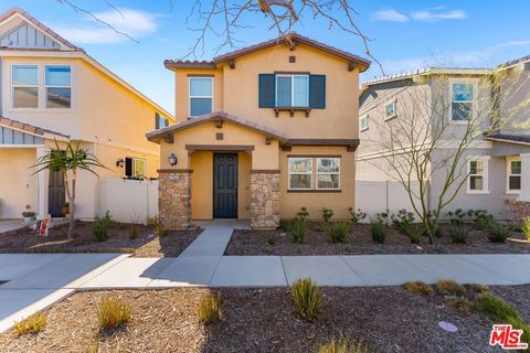 Photo of 27606 Sawtooth Lane, Canyon Country, CA 91387 (MLS # 25486163)