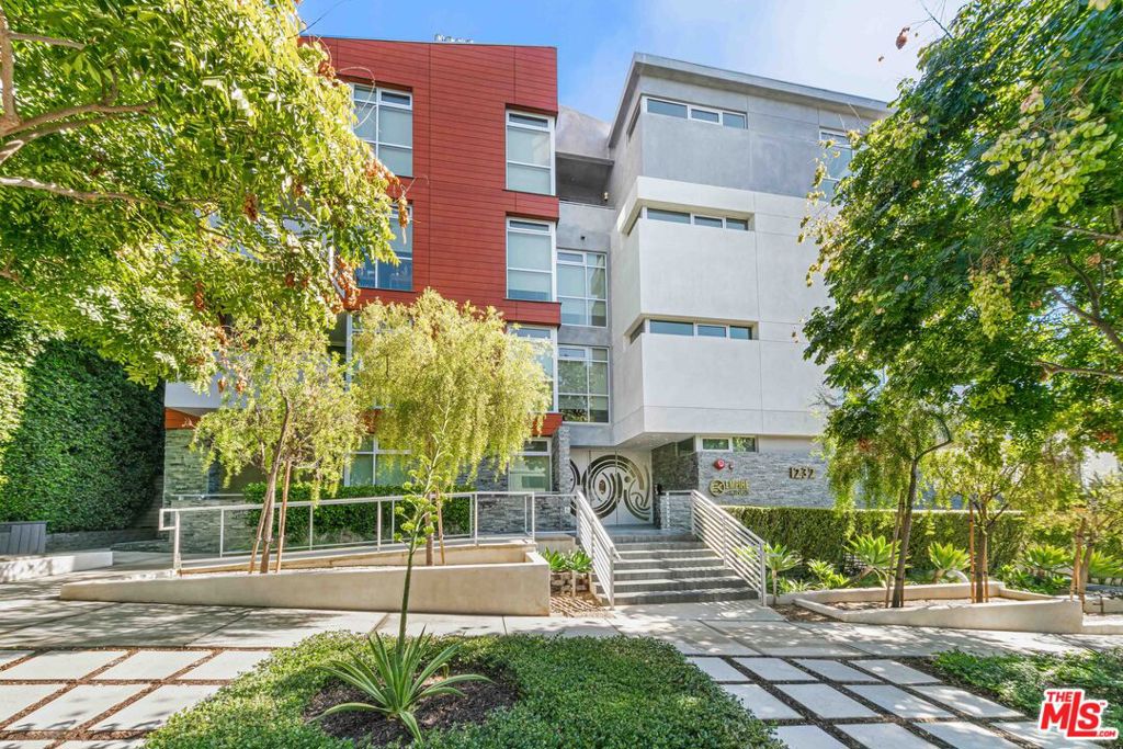 Empire is proud to present unit 105, a spacious 2 bedroom 2 bath residence on the 1st floor of the property. At 1235 SF, this courtyard adjacent unit features southern and western exposures providing beautiful natural light. The well-designed layout has a generously sized open concept living and dining space, over 9 FT ceilings, floor to ceiling windows, and a 125 SF balcony to enjoy LA's weather. Italian designed cabinetry, quartz countertops, stainless steel appliances, gas fireplace, ample storage, and in-unit washer and dryer are just a few of the features that make this unit a must-see. Located in the heart of West Hollywood, Empire at Kings offers all of the shopping, dining, fitness and entertainment options within easy reach. With secure, gated parking, electric vehicle charging stations, a fully equipped fitness room, Amazon Hub package system, dog wash station, and a rooftop terrace with sweeping 360-degree views featuring a BBQ, alfresco dining and lounging areas, Empire at Kings is ready to welcome you home.