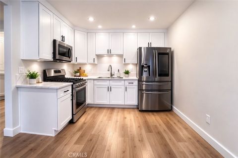 Photo of 17034 Stagg Street, Van Nuys, CA 91406 (MLS # SR26036657)